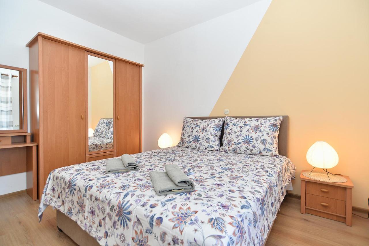 פורץ Apartments Milka 2074 מראה חיצוני תמונה