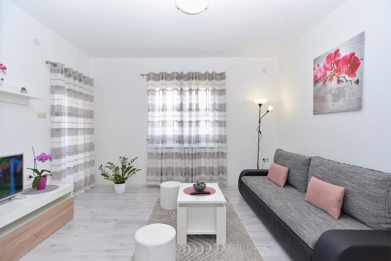 פורץ Apartments Milka 2074 מראה חיצוני תמונה
